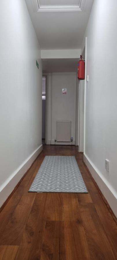 Cricklewood Broadway Guest Home Лондон Екстер'єр фото