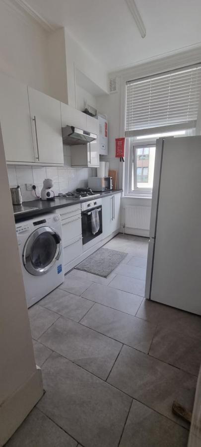 Cricklewood Broadway Guest Home Лондон Екстер'єр фото