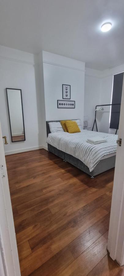 Cricklewood Broadway Guest Home Лондон Екстер'єр фото
