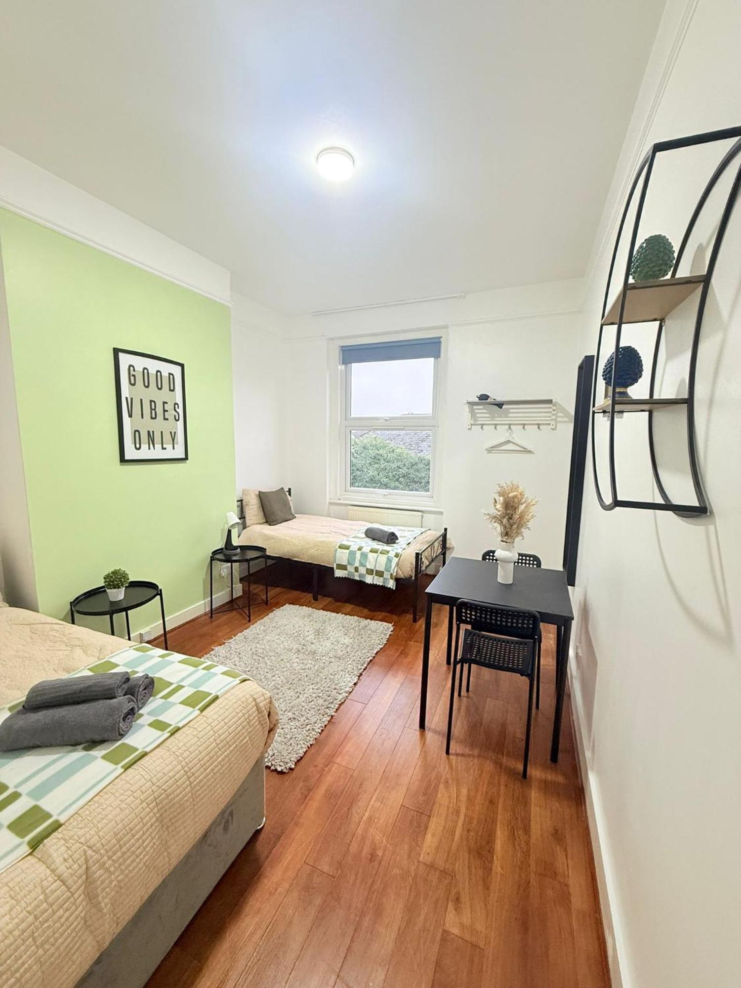 Cricklewood Broadway Guest Home Лондон Екстер'єр фото