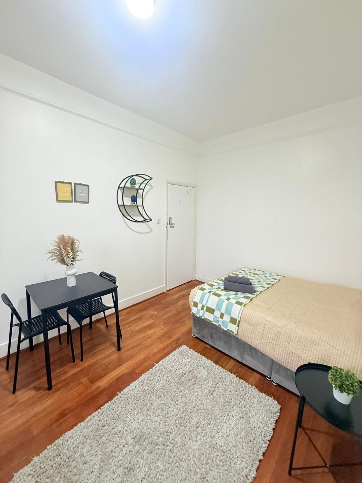 Cricklewood Broadway Guest Home Лондон Екстер'єр фото
