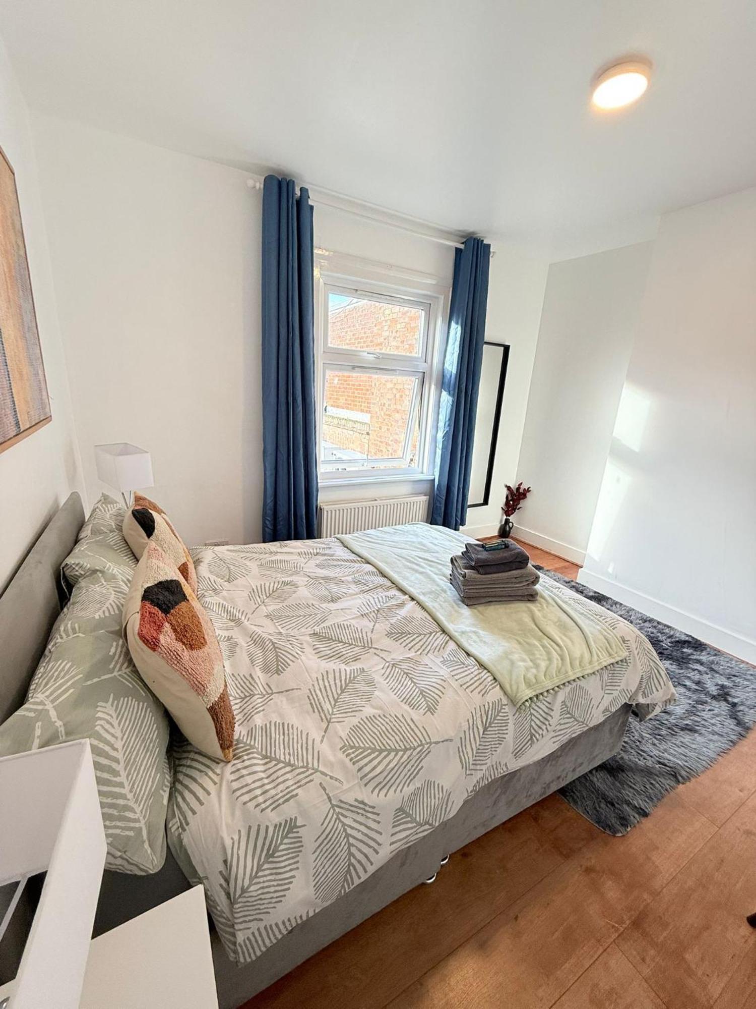 Cricklewood Broadway Guest Home Лондон Екстер'єр фото