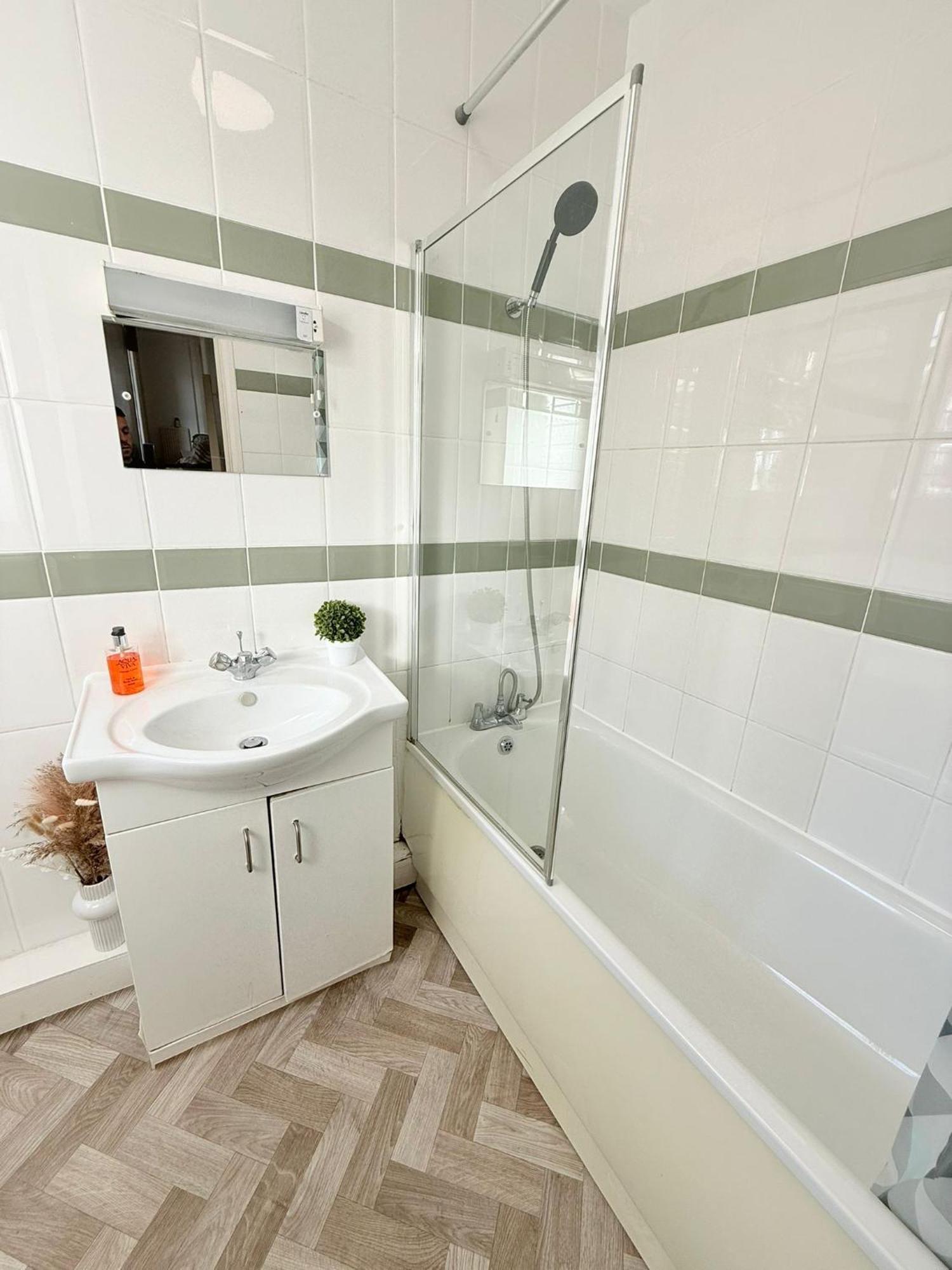Cricklewood Broadway Guest Home Лондон Екстер'єр фото