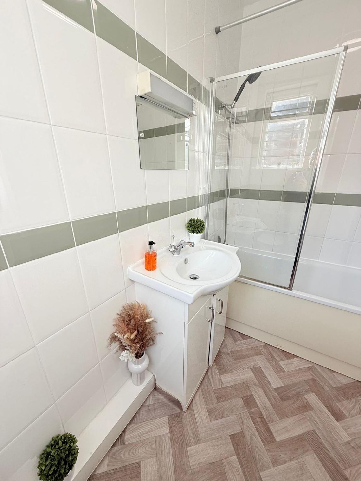 Cricklewood Broadway Guest Home Лондон Екстер'єр фото