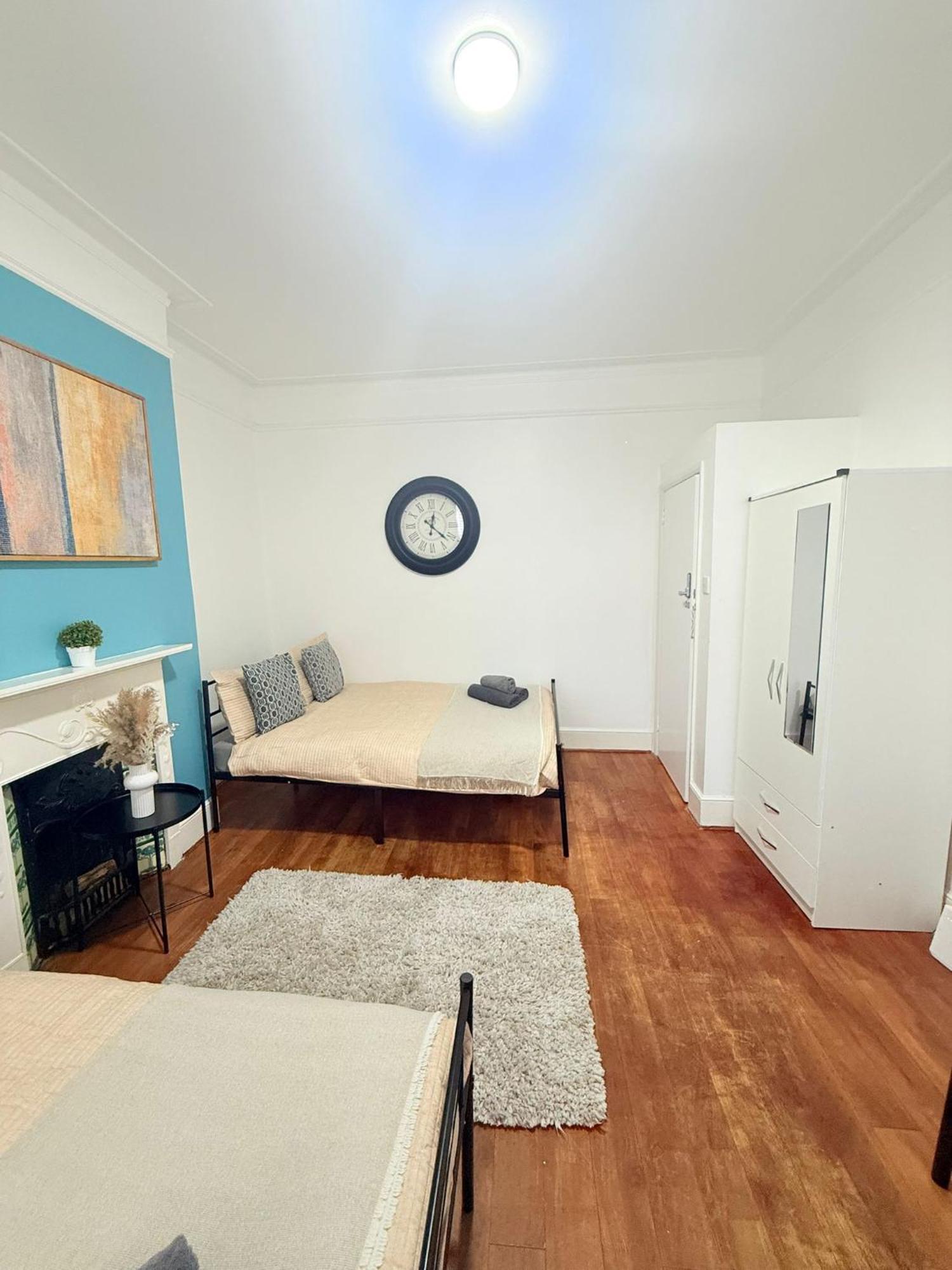 Cricklewood Broadway Guest Home Лондон Екстер'єр фото