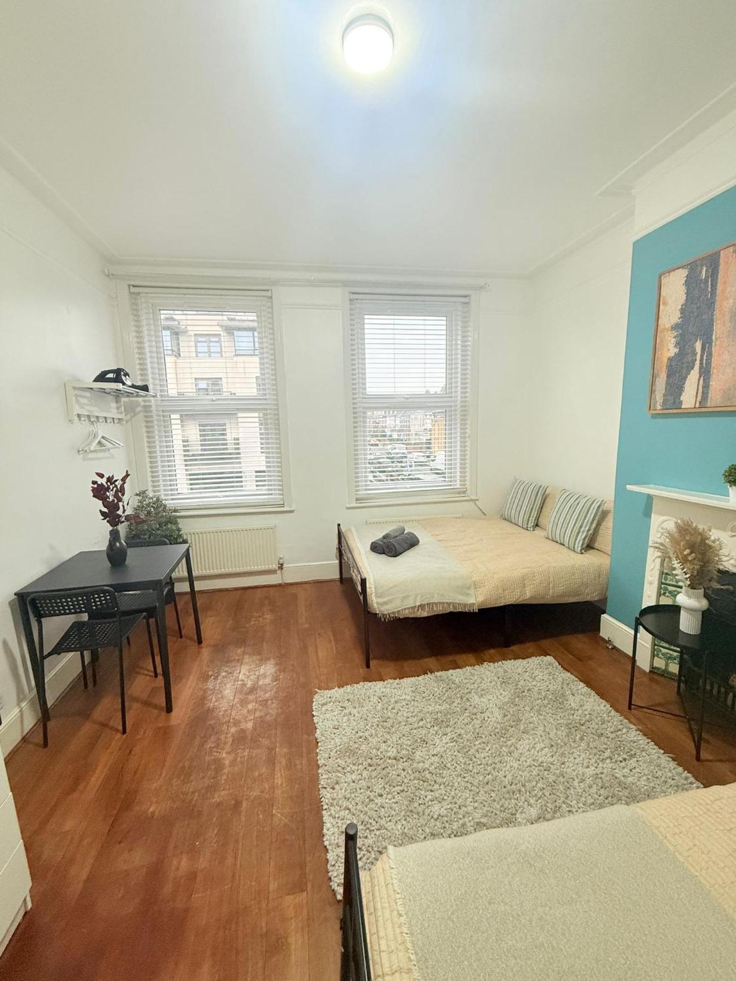 Cricklewood Broadway Guest Home Лондон Екстер'єр фото
